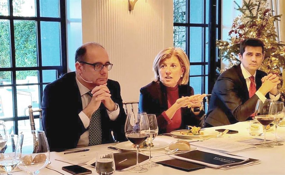 La presidenta de Faconauto, Marta Blázquez, junto al director general, José Ignacio Moya, y al director de comunicación, Raúl Morales.