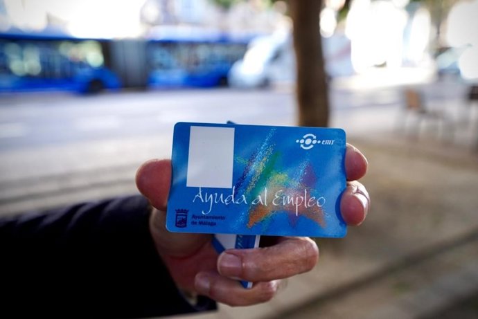 El Ayuntamiento de Málaga abre el plazo para solicitar la tarjeta de transporte para demandantes de empleo.