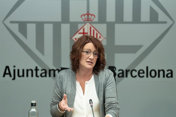 La primera teniente de alcalde de Barcelona, Laia Bonet, presenta en rueda de prensa los datos del barómetro semestral municipal.