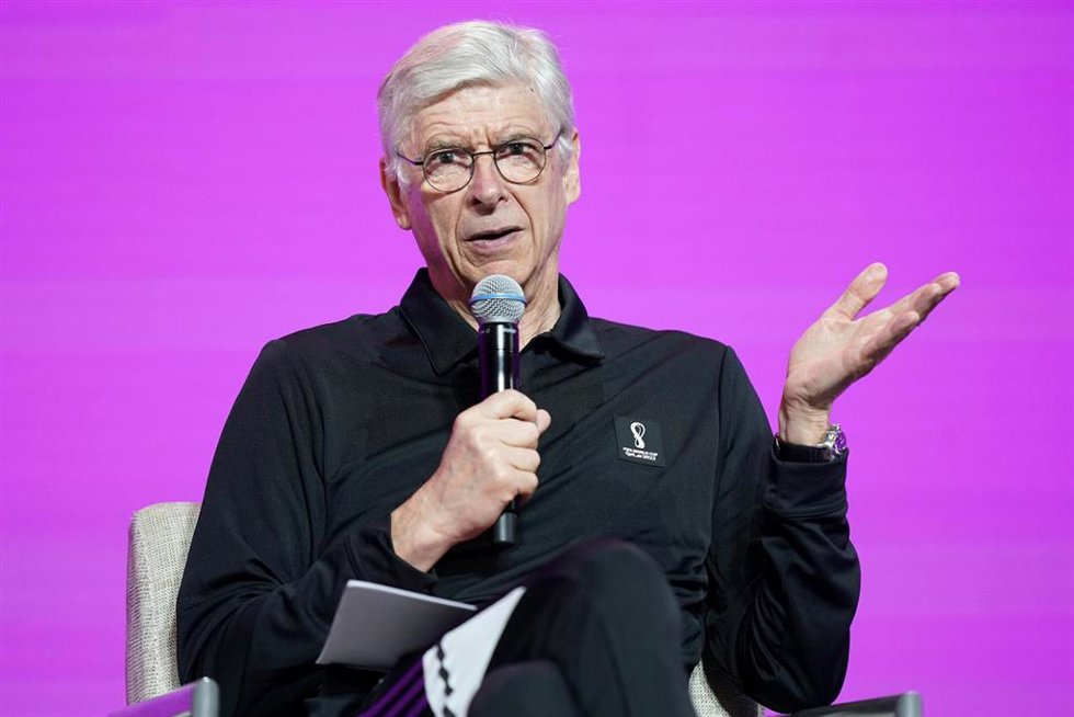 Archivo - El exentrenador Arsne Wenger, jefe de Desarrollo Global de Fútbol de la FIFA, en rueda de prensa.