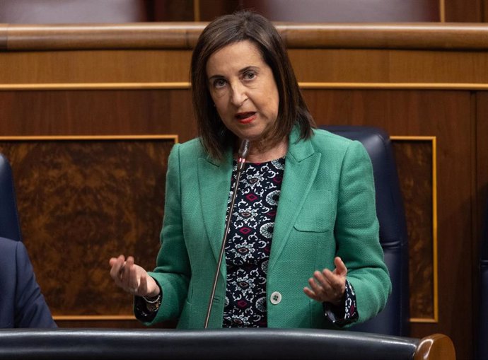 La ministra de Defensa, Margarita Robles, interviene durante una sesión de control al Gobierno, en el Congreso de los Diputados, a 20 de diciembre de 2023, en Madrid (España). 