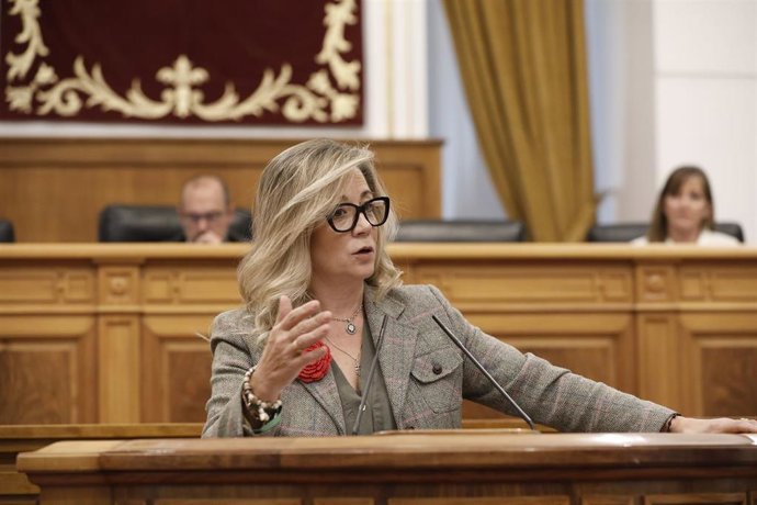 La diputada del PP en las Cortes de C-LM Lola Merino durante el pleno de presupuestos