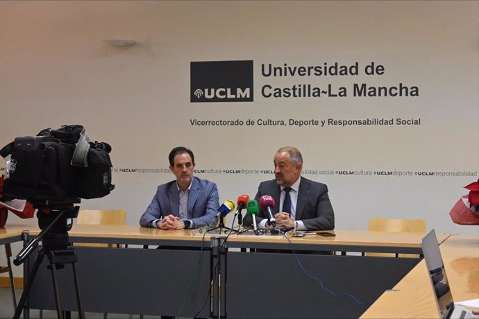 Rueda de prensa del rector de la Universidad de Castilla-La Mancha en el Campus de Cuenca.