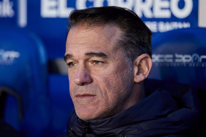 Luis Garcia Plaza head coach of Deportivo Alaves looks on prior the LaLiga EA Sports match between Deportivo Alaves and Granada CF at Mendizorroza Stadium on November 24, 2023, in Vitoria, Spain.