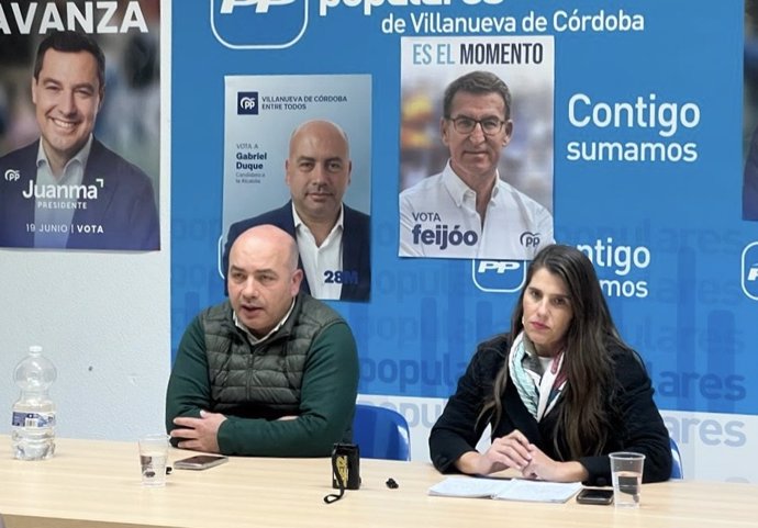 La secretaria general del PP de Córdoba, Araceli Cabello, junto al diputado provincial y portavoz del PP en el Ayuntamiento de Villanueva de Córdoba, Gabriel Duque.