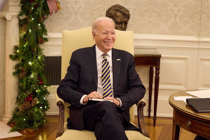 12 December 2023, US, Washington: US President Joe Biden (R) meets Ukrainian President Volodymyr Zelensky at the Oval Office of the White House. Photo: Ukraine Presidency/ZUMA Press Wire/dpa