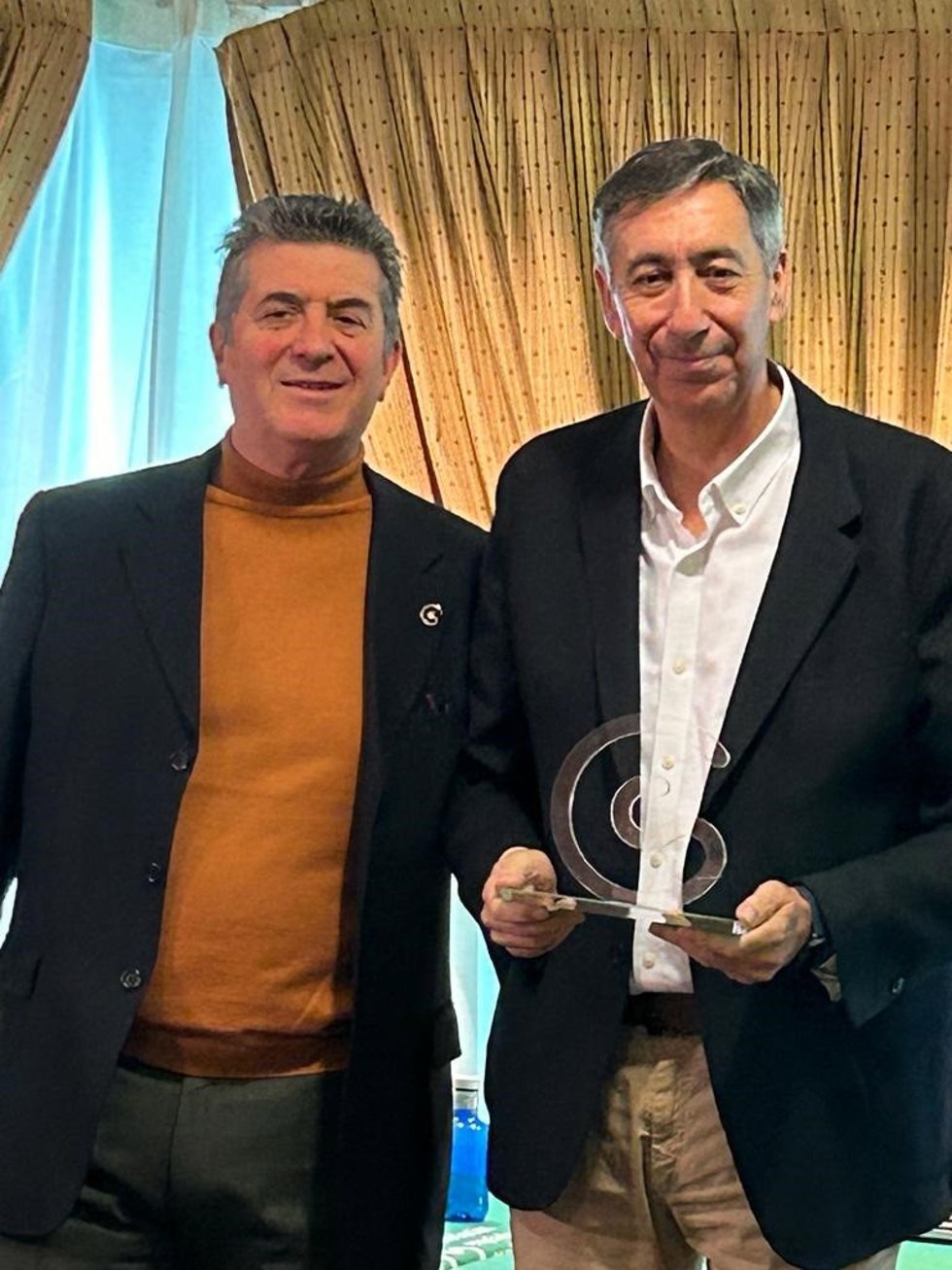 El delegado de Educación, Cultura y Deporte de la Junta en Ciudad Real, José Caro, y el presidente de la AECC en Ciudad Real, Marciano Sánchez.