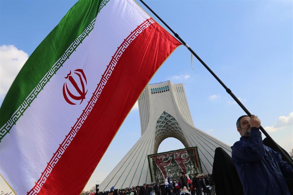 Archivo - Una bandera de Irán en Teherán (Archivo)