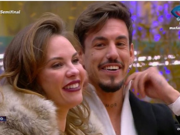 Jessica Bueno ya no oculta sus sentimientos por Luitingo