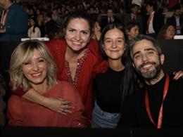 Victoria Federica, posando con Susanna Griso, Sandra García Sanjuan y Roberto Leal en el concierto de Sebastián Yatra