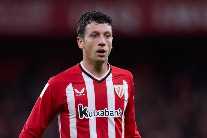 Mikel Vesga renueva con el Athletic Club hasta 2027