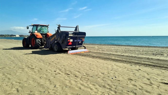 Ayuntamiento de Estepona licita el servicio de mantenimiento de playas y jardines para los próximos cuatro años.