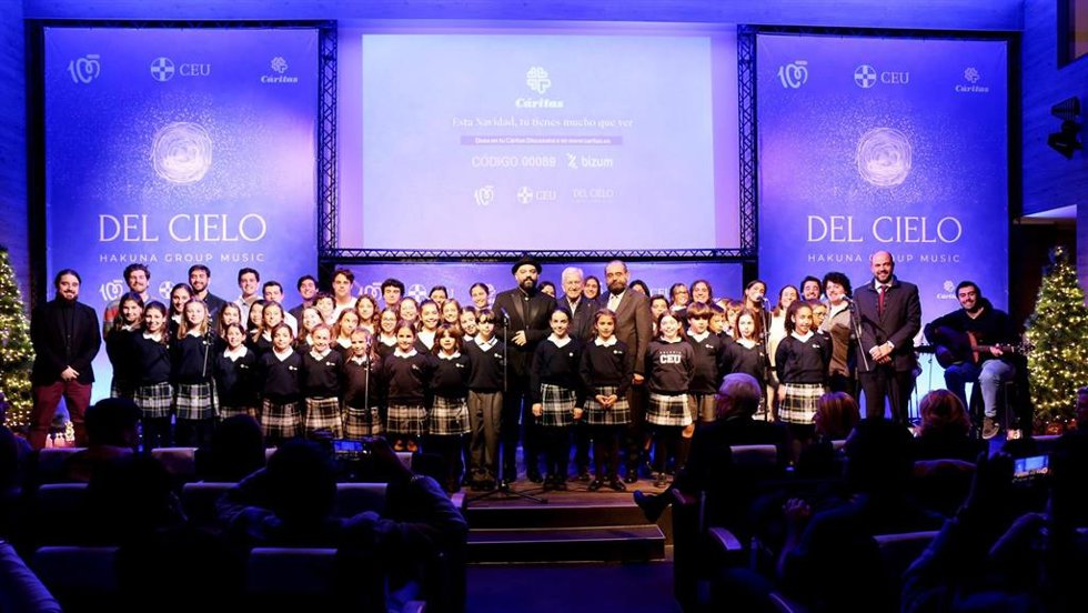 El grupo de jóvenes católicos Hakuna crea para el CEU 'Del cielo', un villancico para la campaña de Navidad de Cáritas