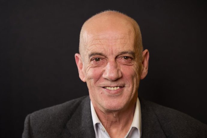 El ex futbolista y comentarista Juan Señor posa tras un desayuno deportivo de Europa Press, en el Auditorio Meeting Place, a 20 de diciembre de 2023, en Madrid (España).