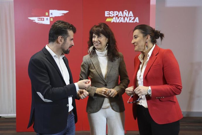 (I-D) El secretario del PSOE en Castilla y León, Luis Tudanca; la ministra de Igualdad, Ana Redondo y la vicepresidenta segunda de las Cortes de Castilla y León, Ana Sánchez, durante un acto para hacer balance del año 