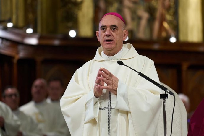 El nuevo obispo de Santander, Arturo Ros, toma posesión del cargo, en la Catedral de Santander, a 16 de diciembre de 2023, en Santander, Cantabria (España).