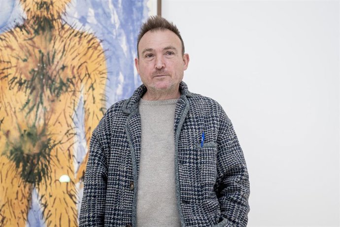 Archivo - El artista Miquel Barceló durante una entrevista con Europa Press con motivo de su exposición Kiwayu, en la Galería Elvira González, en una foto de archivo.