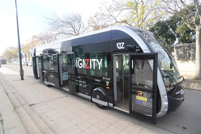 Archivo - El autobús Digizity, a 16 de noviembre de 2023, en Zaragoza, Aragón (España). Digizity, el mayor proyecto de I+D del Perte del vehículo eléctrico y conectado, inició hace unos días su segunda fase en Zaragoza, e incluye su puesta en marcha con