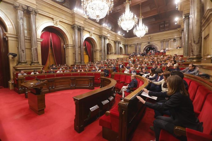 Votación en el pleno del Parlament