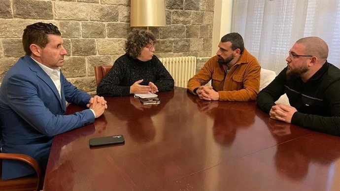 Imagen de la reunión de este miércoles de representantes del Ayuntamiento de Girona, Fecasarm y la discoteca Platea de la ciudad