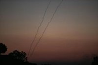 El brazo armado de Hamás lanza decenas de proyectiles contra Israel, con interceptaciones cerca de Tel Aviv