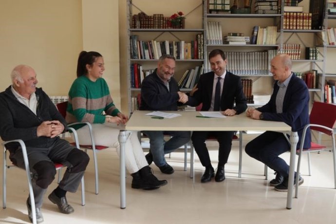 El Gobierno iinvierte más de 335.000 euros en la construcción de un nuevo espacio deportivo, social y cultural en Manzanares de Rioja