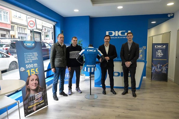 Archivo - DIGI inaugura su primera tienda en A Coruña con la presencia del Chief Commercial Officer de DIGI España, Ángel Álvarez,y consejeros del Real Club Deportivo