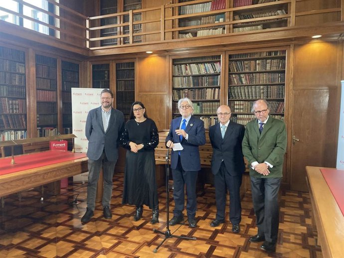 El presidente de Foment del Treball, Josep Sánchez Llibre, junto a los vicepresidentes Mar Alarcón, Joan Roget, Lluís Moreno y Santiago García-Nieto.