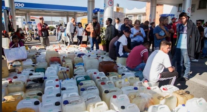 Archivo - El problema del huachicol domina el debate político y social en México desde que el gobierno del presidente, Andrés Manuel López Obrador, puso en marcha una estrategia contra el robo de gasolina