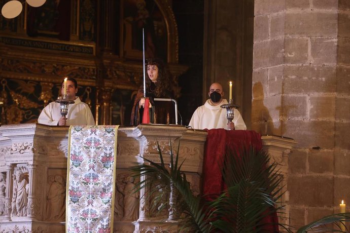 Archivo - Celebración de la Misa del Gallo en la Catedral.