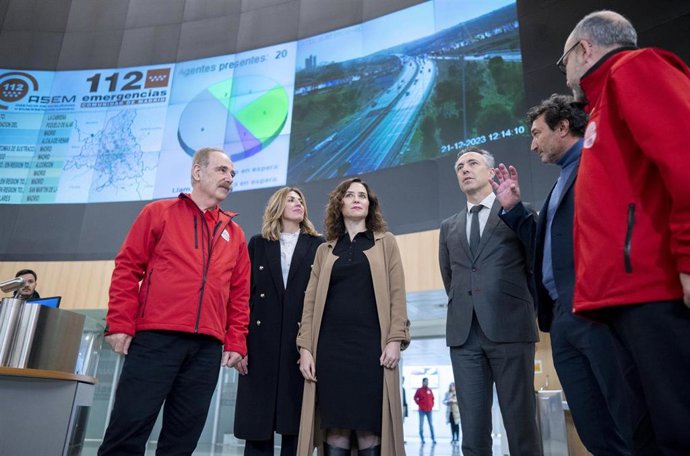 (I-D) La alcaldesa de Pozuelo, Paloma Tejer; la presidenta de la Comunidad de Madrid, Isabel Díaz Ayuso; el consejero de Medio Ambiente de la CAM, Carlos Novillo y el director de emergencias y seguridad Madrid 112, Pedro Ruiz, durante su visita a las in
