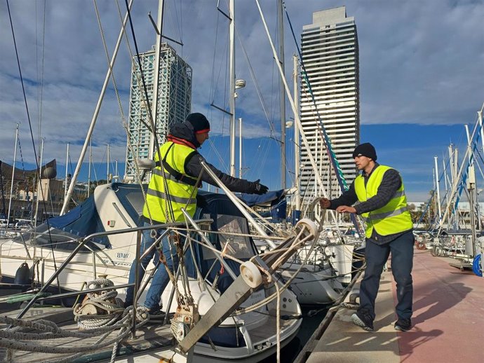 Durante las prácticas, el alumnado llevará a cabo algunos de los trabajos tratados en la formación teórica, propios de la profesión de marinero de puerto deportivo.