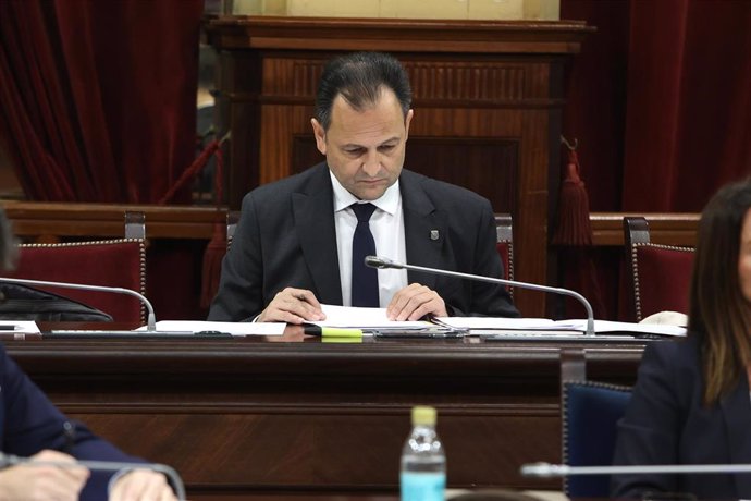 El diputado parlamentario de Sa Unió, Llorenç Córdoba durante uno de los plenos para aprobar los presupuestos.