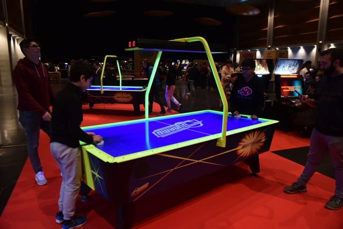 'Retrogamer' Trae Esta Navidad Más De Cien Máquinas 'Arcade' Y Consolas Antiguas A La Sala Multiusos