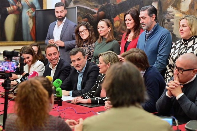 El alcalde de Cádiz, Bruno García, hace balance en el desayuno navideño con los medios de comunicación de la ciudad.