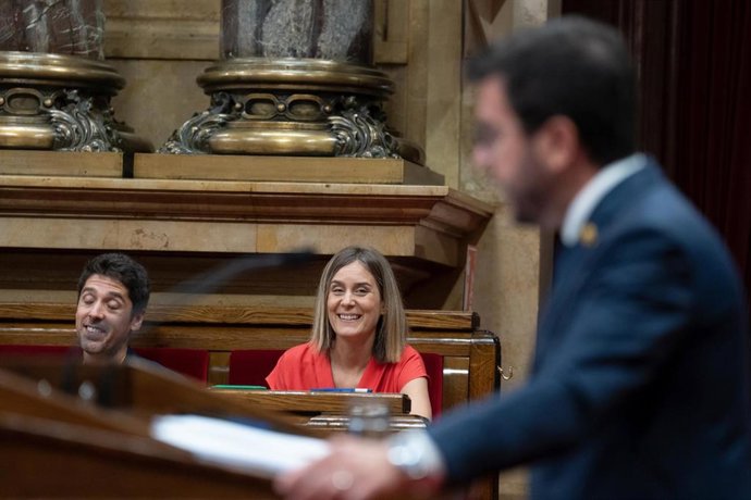 Archivo - El portavoz de los comuns en el Parlament, David Cid y la presidenta de los comuns en el Parlament, Jéssica Albiach, durante el Debate de Política General de la legislatura, en el Parlament de Catalunya.