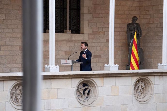 El president de la Generalitat de Catalunya, Pere Aragonès, comparece tras su reunión con el presidente del Gobierno, Pedro Sánchez, en el Palau de la Generalitat, a 21 de diciembre de 2023, en Barcelona, Catalunya (España). 