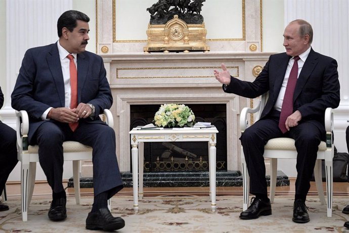Archivo - HANDOUT - 25 September 2019, Russia, Moscow: Russian president Vladimir Putin meets with Venezuelan President Nicolas Maduro (L) at the Kremlin. Photo: ---/Kremlin/dpa - ATTENTION: editorial use only and only if the credit mentioned above is ref