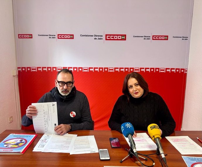 Martín Robles y Silvia de la Torre informan sobre las listas de espera hospitalarias.