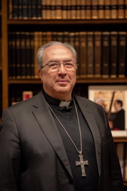 El secretario general de la Conferencia Episcopal Española, Francisco César García Magán, durante una entrevista para Europa Press, a 20 de diciembre de 2023, en Madrid (España).  