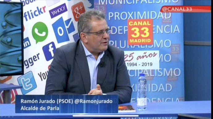 El alcalde de Parla, Ramón Jurado (PSOE), en una entrevista en Canal 33 TV