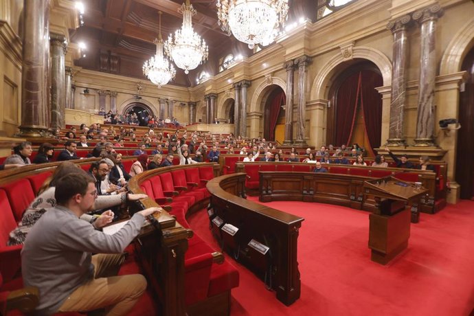 Votación en el pleno del Parlament