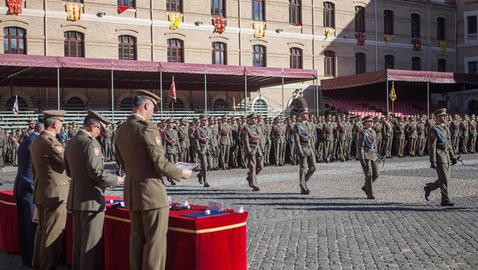 La Academia General Militar entrega el nombramiento de Alférez a 17 caballeros y 2 damas cadetes