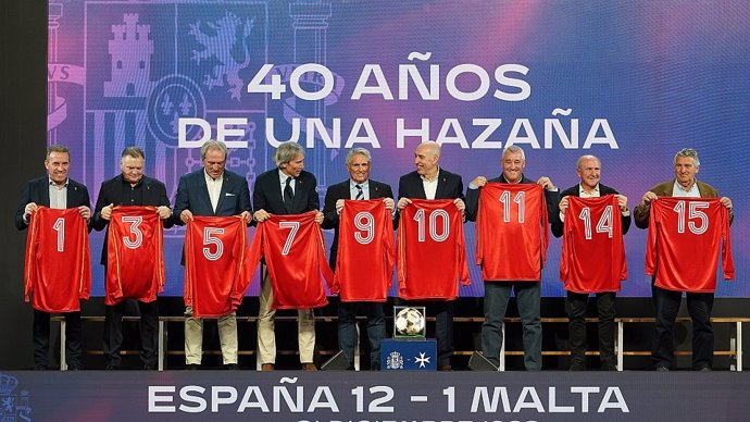 La RFEF homenajea a los héroes del 12-1 en el 40 aniversario