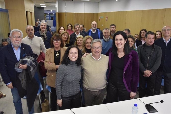 El presidente de la gestora del PP provincial de Ourense, Luis Menor, y la secretaria general del PPdeG, Paula Prado, en la junta gestora.