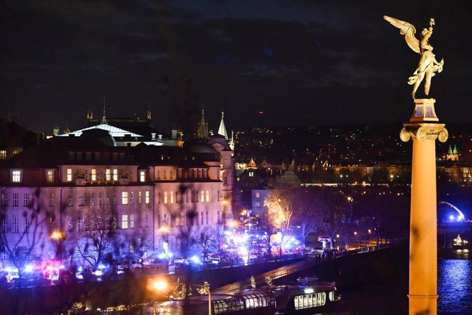21 December 2023, Czech Republic, Prague: Fire trucks and ambulances stand near to the scene of a shooting in the building of the Faculty of Arts in central Prague. Photo: Deml Ondej/CTK/dpa