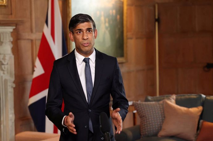 Archivo - 08 October 2023, United Kingdom, Aylesbury: UK Prime Minister Rishi Sunak records a video message about the situation in Israel at Chequers, the official country residence of the Prime Minister, near Aylesbury, Buckinghamshire. Photo: Suzanne Pl