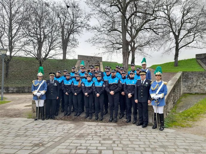 Catorce nuevos agentes de Policía Municipal reciben sus nombramientos y otros nueve, sus ascensos