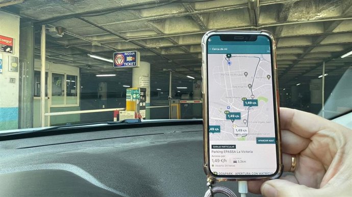 Archivo - El Ayuntamiento de Jaén aconseja la app y web de Epassa para reservar plaza y conocer la ocupación de parkings municipales. (Foto de archivo).