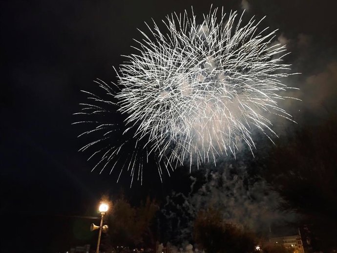 Archivo - Fuegos artificiales 